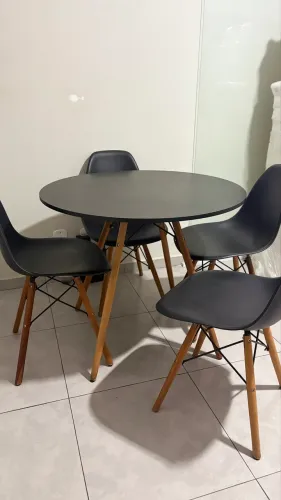 Conjunto mesa com 4 cadeiras