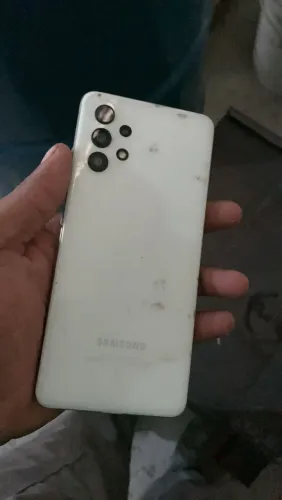 A32 Samsung todo bom pronto pra uso. Poucas marcas de uso( atrás é sujeira de resina)