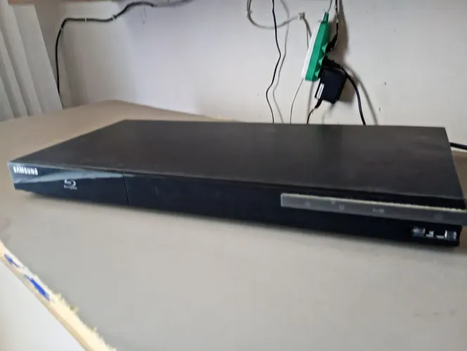 Aparelho Blu-ray Samsung Com Entrada para USB e HDMI não tem controle
