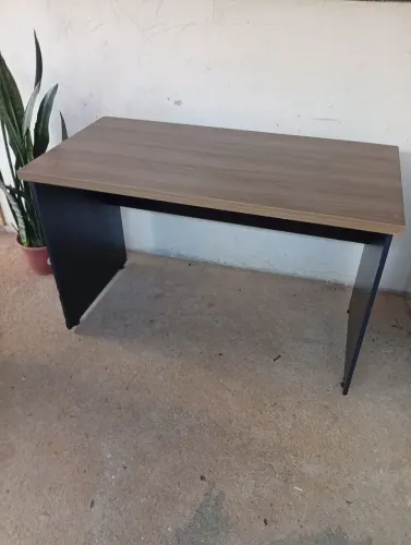 Vendo mesa de escritório em boas condições seminovo