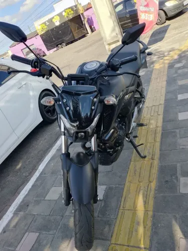 Fz15 zero com 3 meses de uso, com 200 km só , zero no plastico