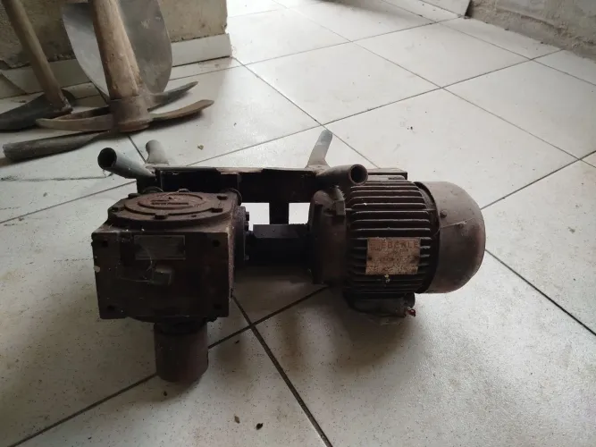 Motor redutor 220/ 380 trifásico relação 1 x48 