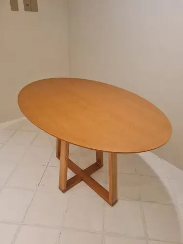 Mesa de Jantar de Madeira Oval 135x90cm 4 ou 5 lugares