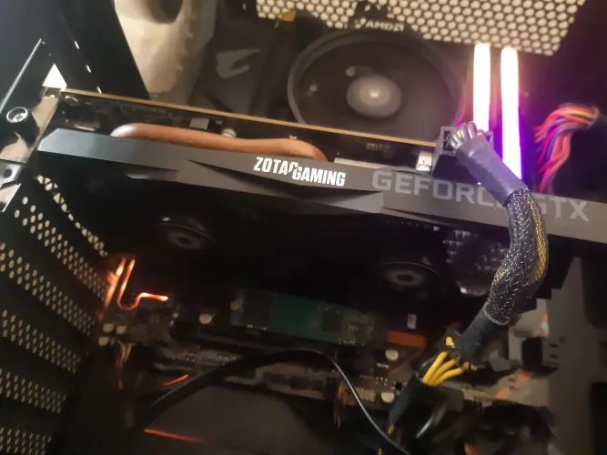 Placa de vídeo GTX 1660 Zotac Gaming