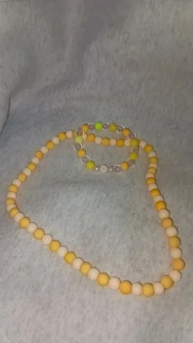 Conjunto pulseira amarelo com colar amarelo!?