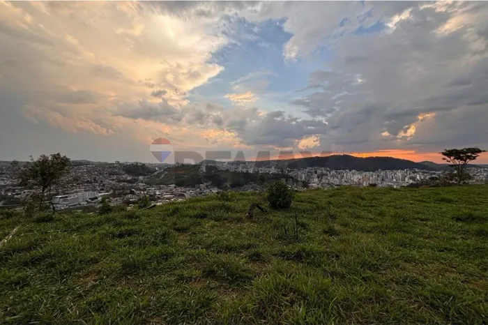 TERRENO À VENDA NO ALTO DOS PINHEIROS 452 M² | EXCLUSIVIDADE, PRIVACIDADE E UMA VISTA ENC