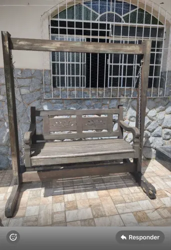 Banco balanço de jardim Madeira maciça