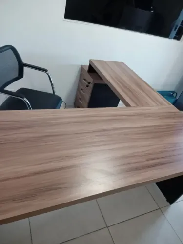 MESA EM L EXCELENTE 40MM 1,50X1,70CM 4 GAVETAS AVISTA r$ 1,799,00  ZAP * NOVAS 