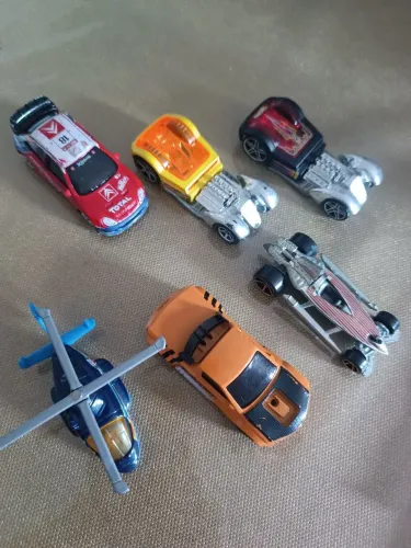 Lote carros variados pick up laranja acende luzes