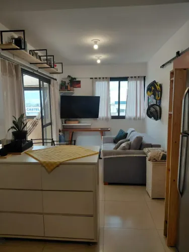 Apartamento de 48 metros com varada .