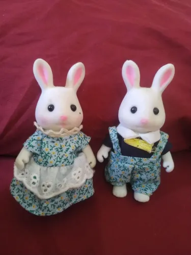 Boneco Sylvanian families similar