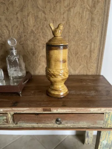 Pote de Cerâmica Artesanal com Tampa de Pássaro - Elegância Rústica