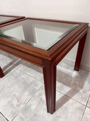Mesa de Centro em Madeira com Tampo de Vidro - Excelente Estado 210 reais