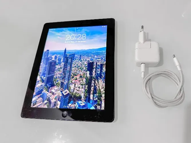 IPad de 4ª geração / Tela: 9,7 polegadas / Memória 64 Gb / Suporte a Wi-Fi + Celular