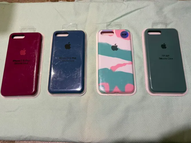 Kit 4 capinhas de Silicone para iPhone 7 e 8 Plus Novas e Lacradas.