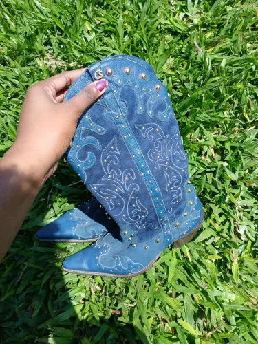 Bota azul bico fino