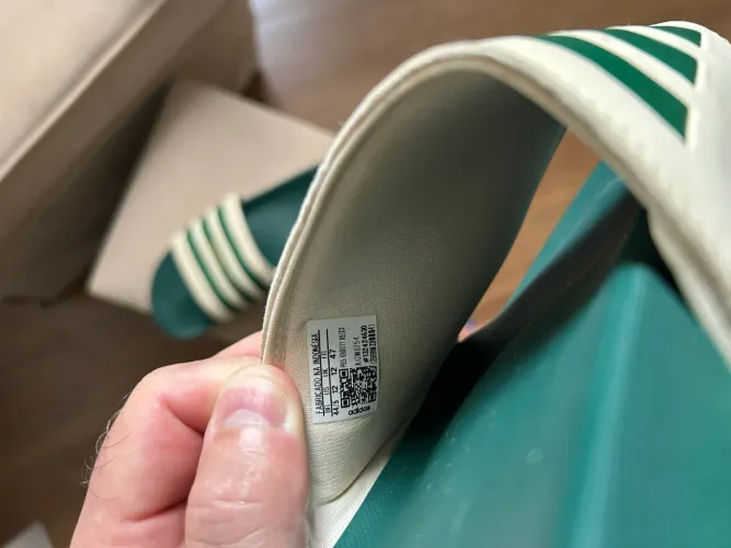 Chinelo adidas adilette confort