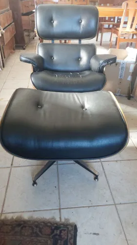Poltrona Couro Charles eames