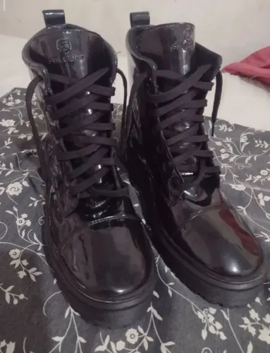 Bota Coturno Feminina Verniz Preto Plataforma Tratorada