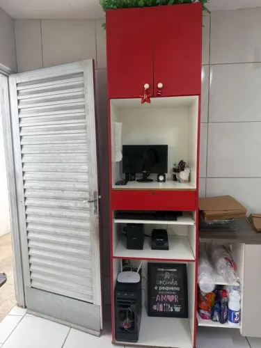 Armário caixa vermelho
