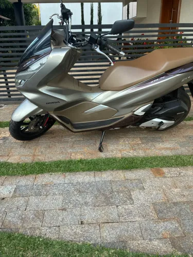 Moto PCX seminova, único dono