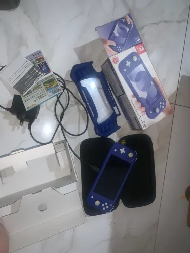 Nintendo Switch Lite Azul 64GB + Cartão 128GB (Completo na Caixa + Brindes)