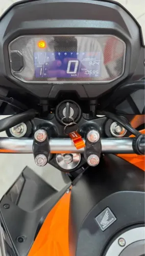 Titan 2025 laranja
