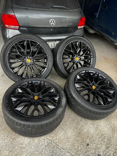 Roda Porsche com pneu novo 