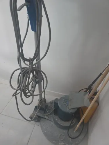 Maquina industrial de encerar 