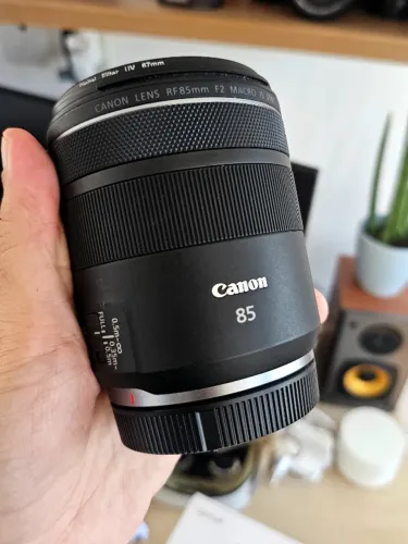 Lente Canon RF 85mm f2 MACRO / Caixa original