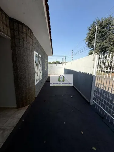 Casa com 2 dormitórios para alugar, 110 m² por R$ 1.300,00/mês - Residencial Ana Célia - S