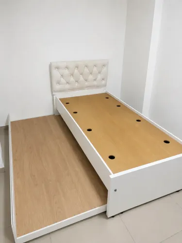Vendo cama (com bicama) em madeira