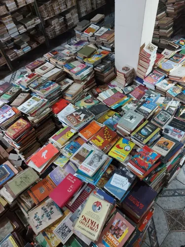 Lote de livros 10 mil livros sebo a venda pra desocupar galpão