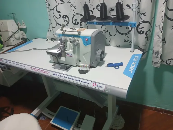 Vendo maquina overlok da jack modelo E4S Top