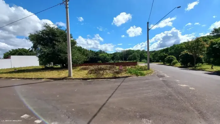 Terreno com 892 metros quadrados em Jardim Regina - Brotas - SP