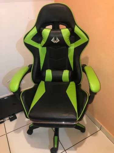 VENDE-SE UMA CADEIRA GAMER