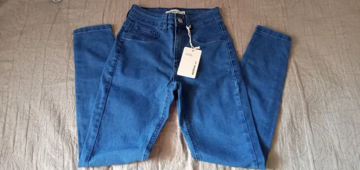 CALÇA JEANS NOVA COM LYCRA, NUMERO:36 MARCA: MALWEE