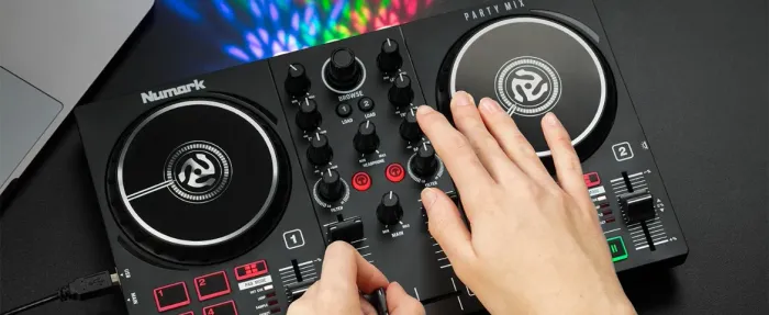 Controladora Dj Numark Party Mix + Fone de Ouvidos Profissional Numark HF175 (Usados)
