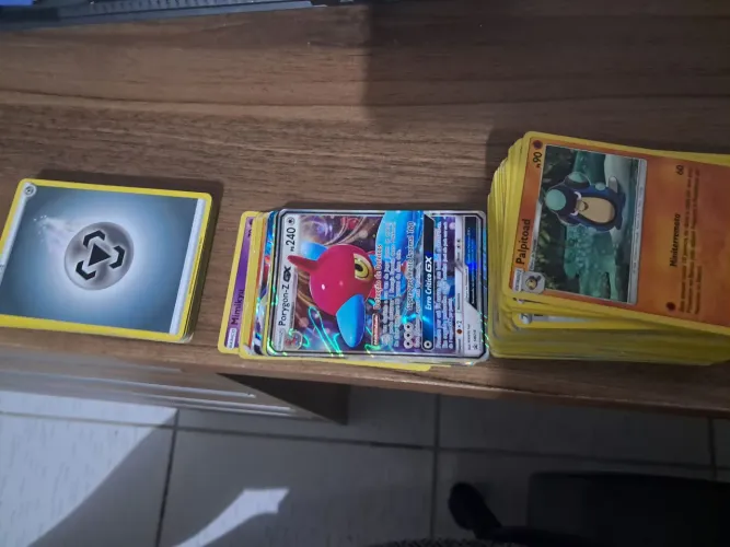 187 Cartas Pokemon + Box Para Guardar Cartas
