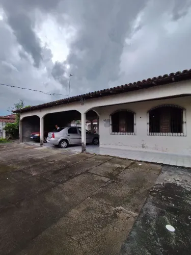 CASA À VENDA | PRAIA GRANDE | AMPLO TERRENO