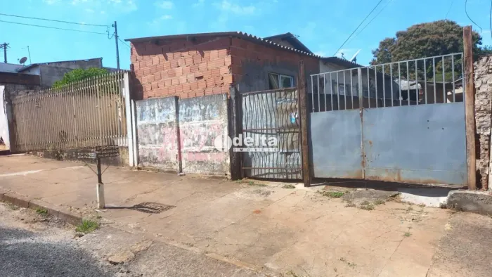 Terreno disponível para venda no bairro Daniel Fonseca em Uberlândia-MG