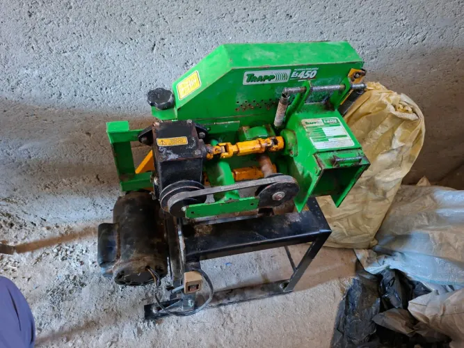 Vendo ensiladeira trapp 3 cv e 3 lâmina Ensiladeira zera