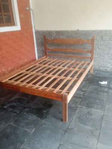 Cama de casal madeira maciça valor 200 reais entrego grátis