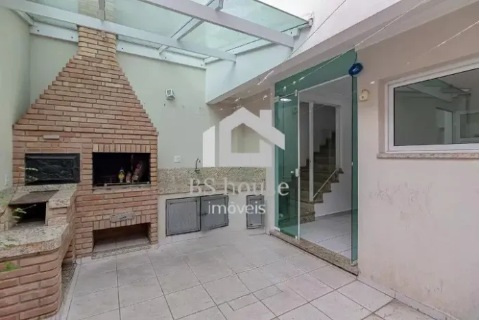 Sobrado com 238 m² - 3 Suítes - 5 banheiros, 5 vagas - Vl. Scarpelli