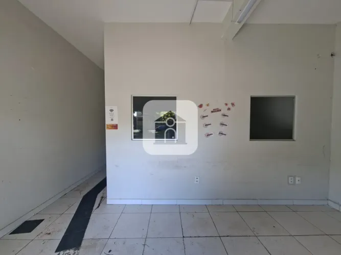 Cômodo comercial para locação no bairro Planalto