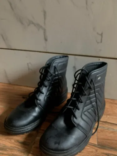 Bota preta