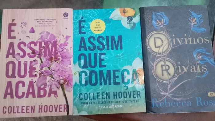 Vende-se esses 3 livros por 80,00 ou 30,00 cada.