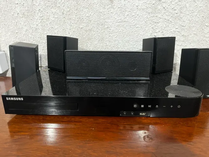 Home Theater Samsung 5.1 - 1000W RMS - Blu-ray 3D + Bluetooth
