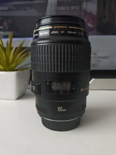 Canon ef 100mm f2.8 macro usm