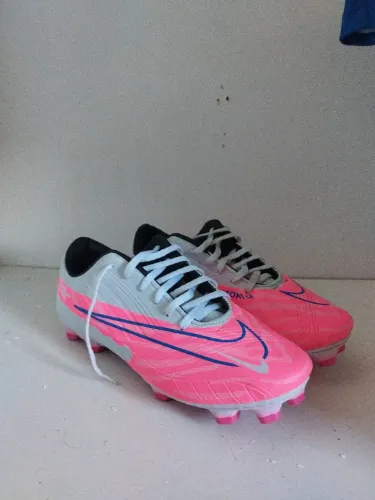 Chuteira da Nike rosa Tamanho 39